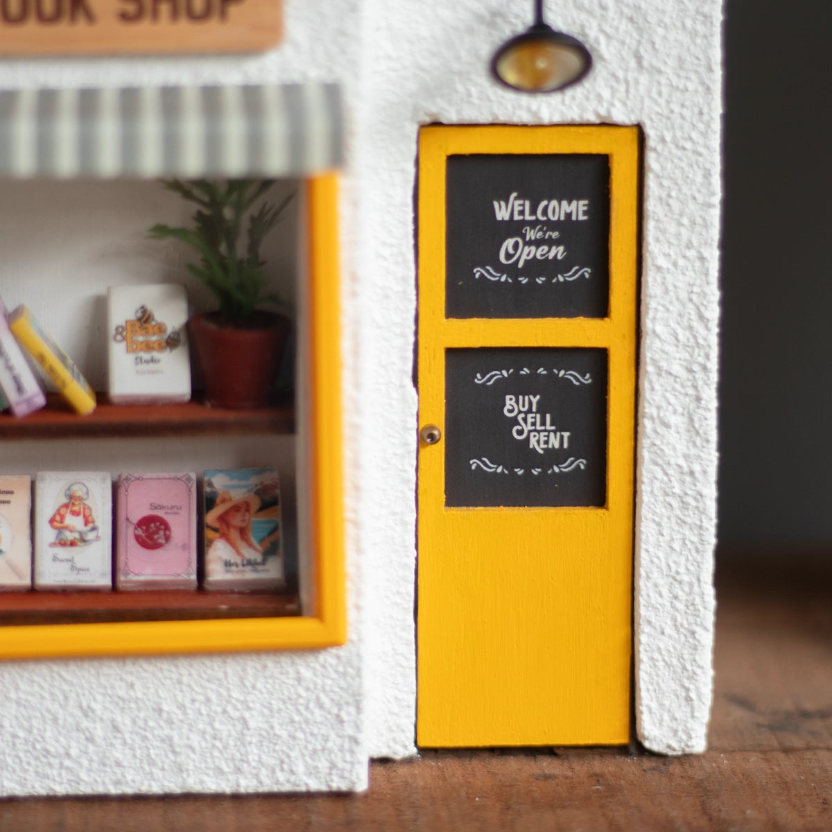 Book Shop Planter (Fresh White)