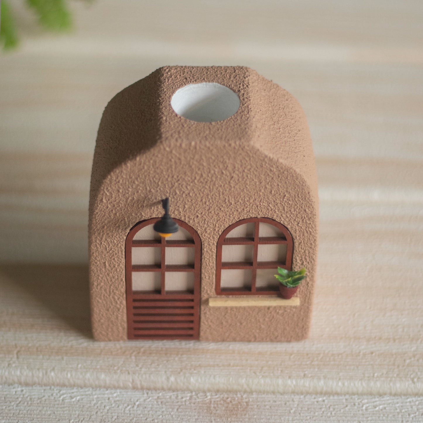 The Archistic Vase (Brown)