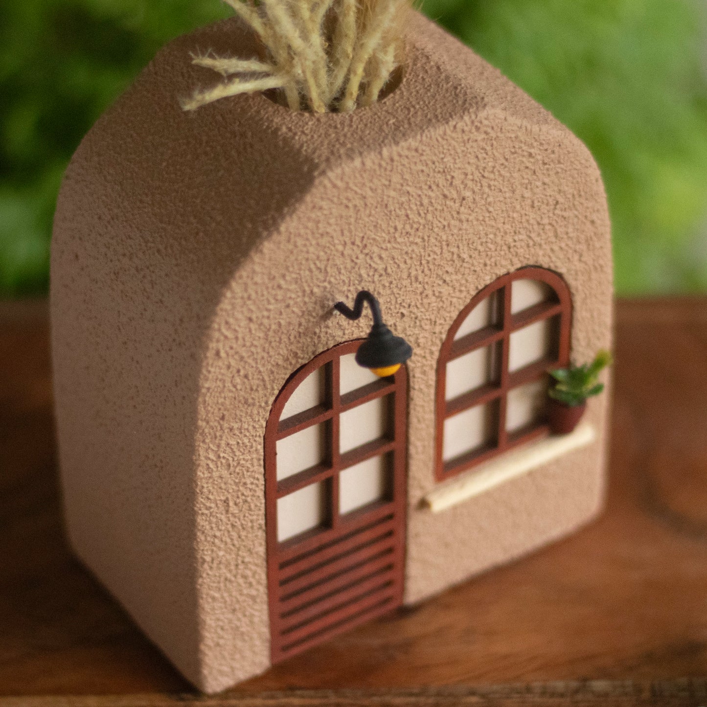 The Archistic Vase (Brown)