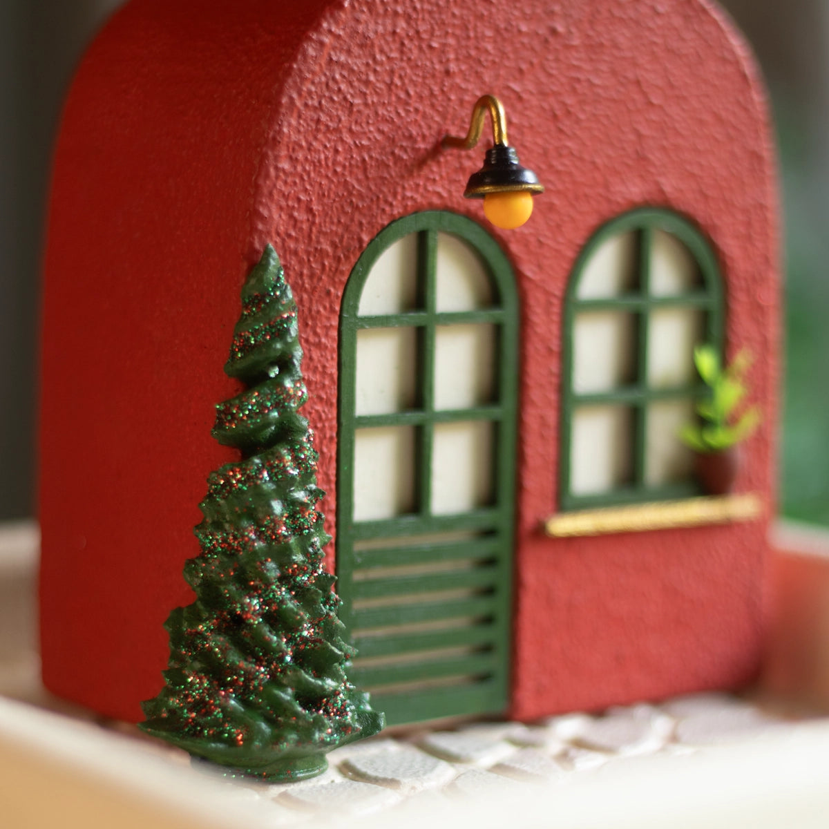 Limited Edition Christmas Vase (With tray)