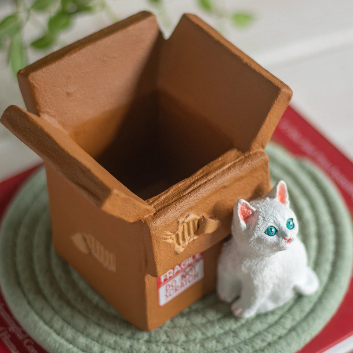 Carton Cat Desk Organiser